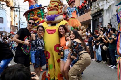 Con-reconocida-Comparsa-del-Gesto-Noble- inician-fiestas-teatrales-en-El-Carmen