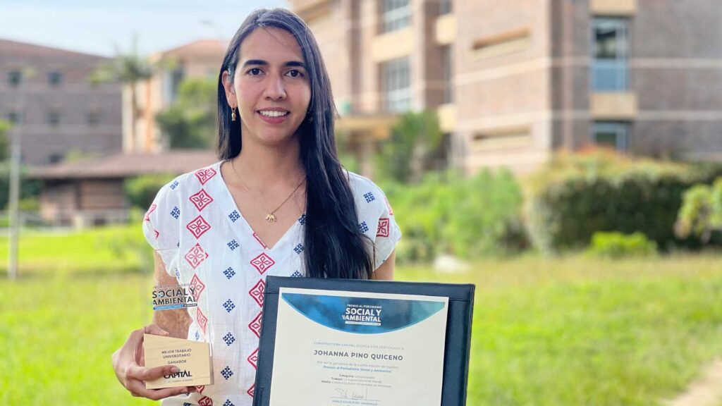 Johanna-Pino-gana-premio-al-Periodismo-Social-y-Ambiental