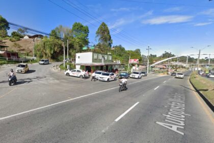 Tras-alta-accidentalidad- Gobernación-retira-y-remplaza-material-en-la-via-San-Vicente-El-Crucero