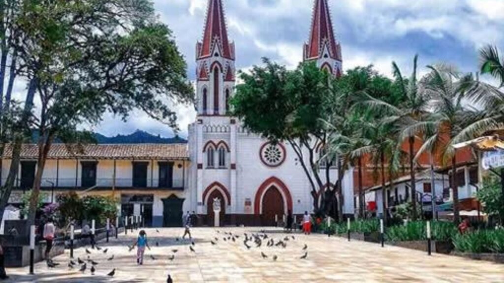 la - ceja - 10 -destinos - destacados - colombia