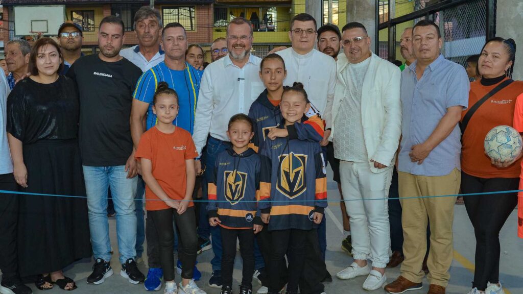 Inauguran-Placa-Polideportiva-en-el-Barrio-Alpes-Libertadores-de-Rionegro