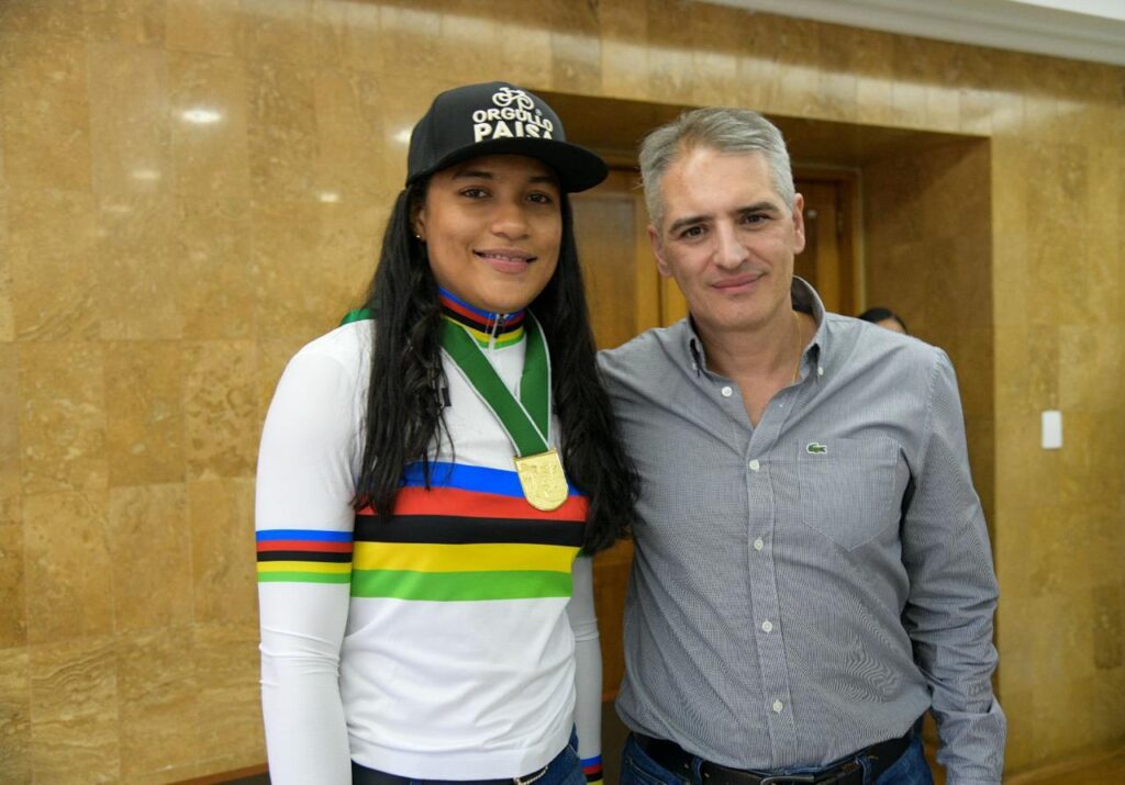 Maxima-distincion-de-Antioquia-para-Stefany-Cuadrado-por-su-triple-oro-en-Mundial-Juvenil