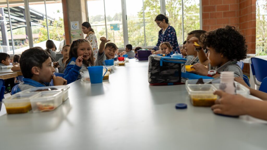 Rionegro-implementa-nuevo-modelo-del-PAE-con-alimentos-preparados-en-el-sitio